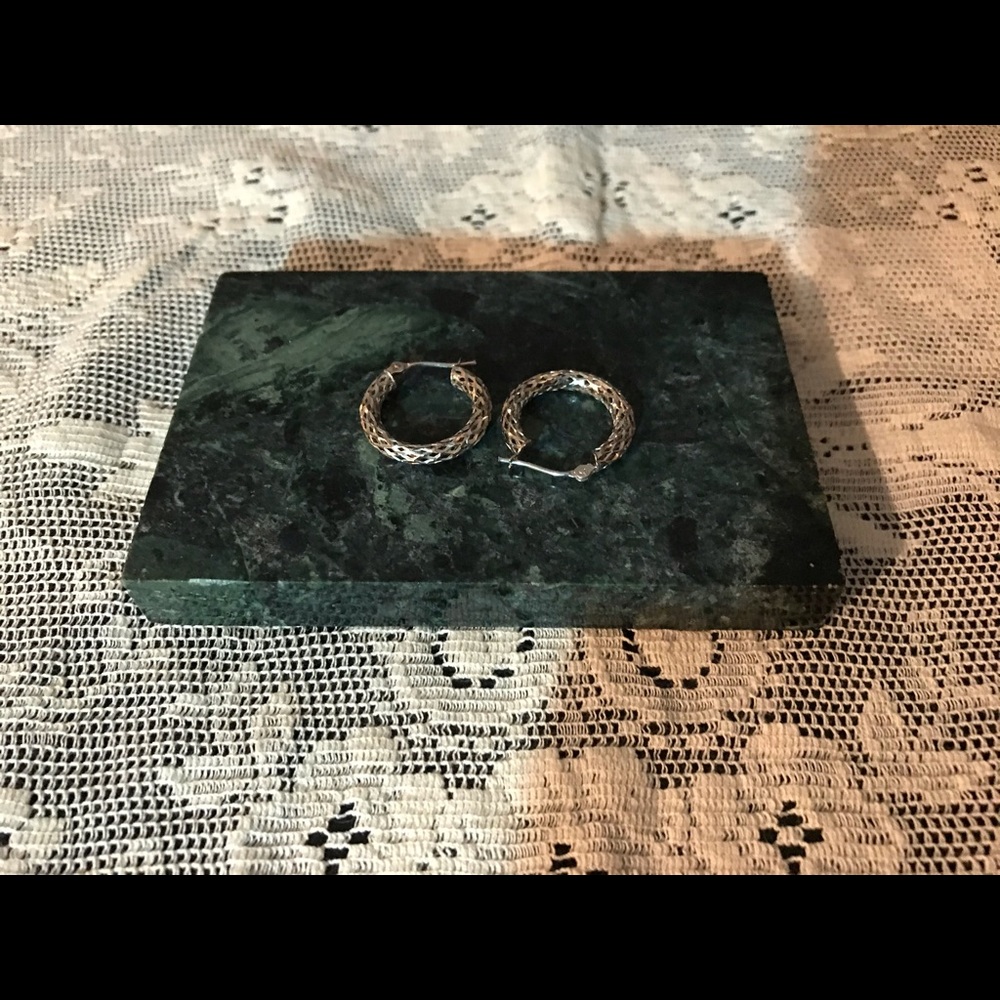 NICE 10K SOLID WHITE GOLD WOVEN HOOP EARRINGS